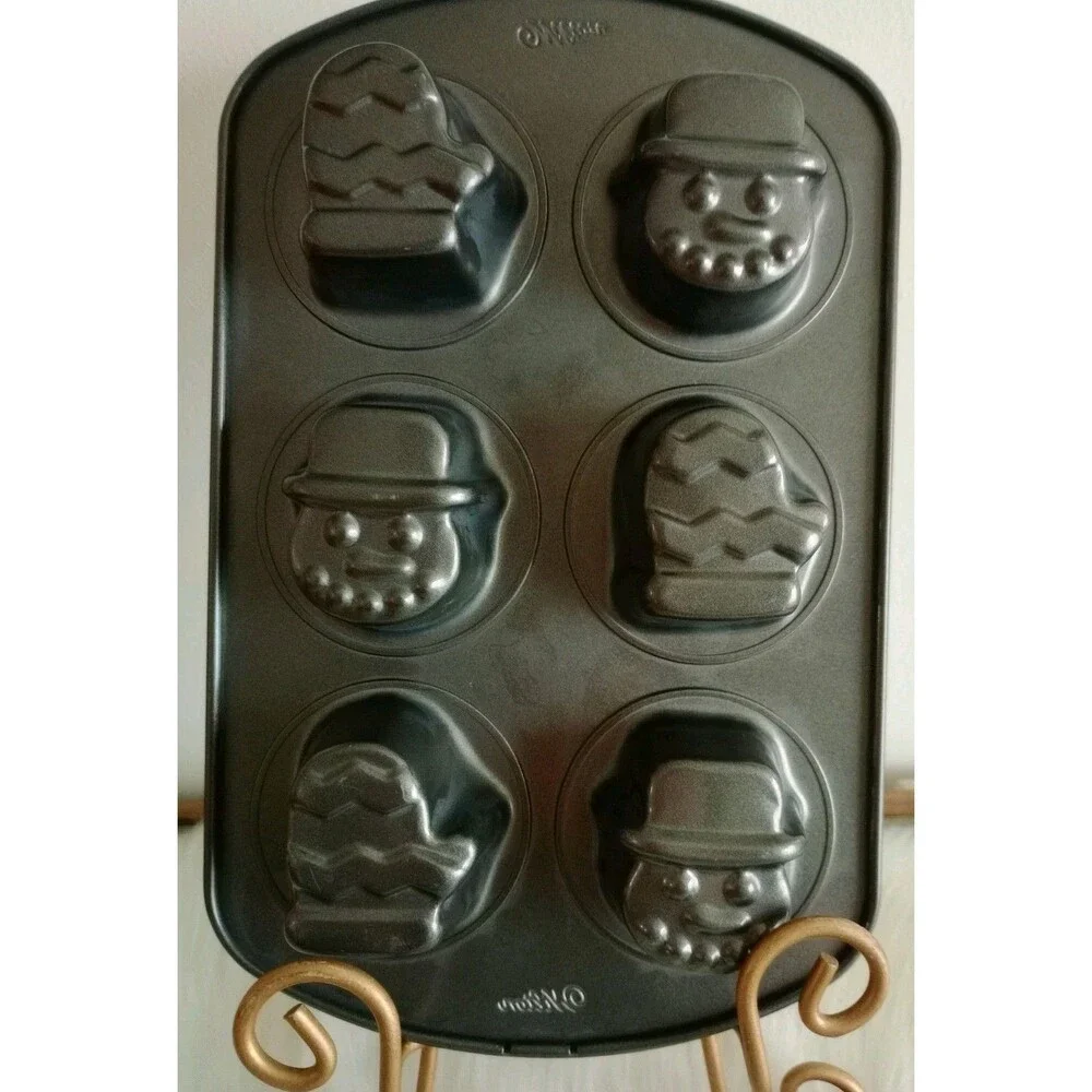 Wilton Christmas Cupcake Muffin Pan Snowman & Mittens Non-Stick 6 Cavity GUC